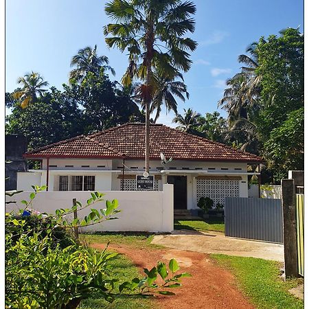 Sri Nimali Guesthouse Hikkaduwa Bagian luar foto