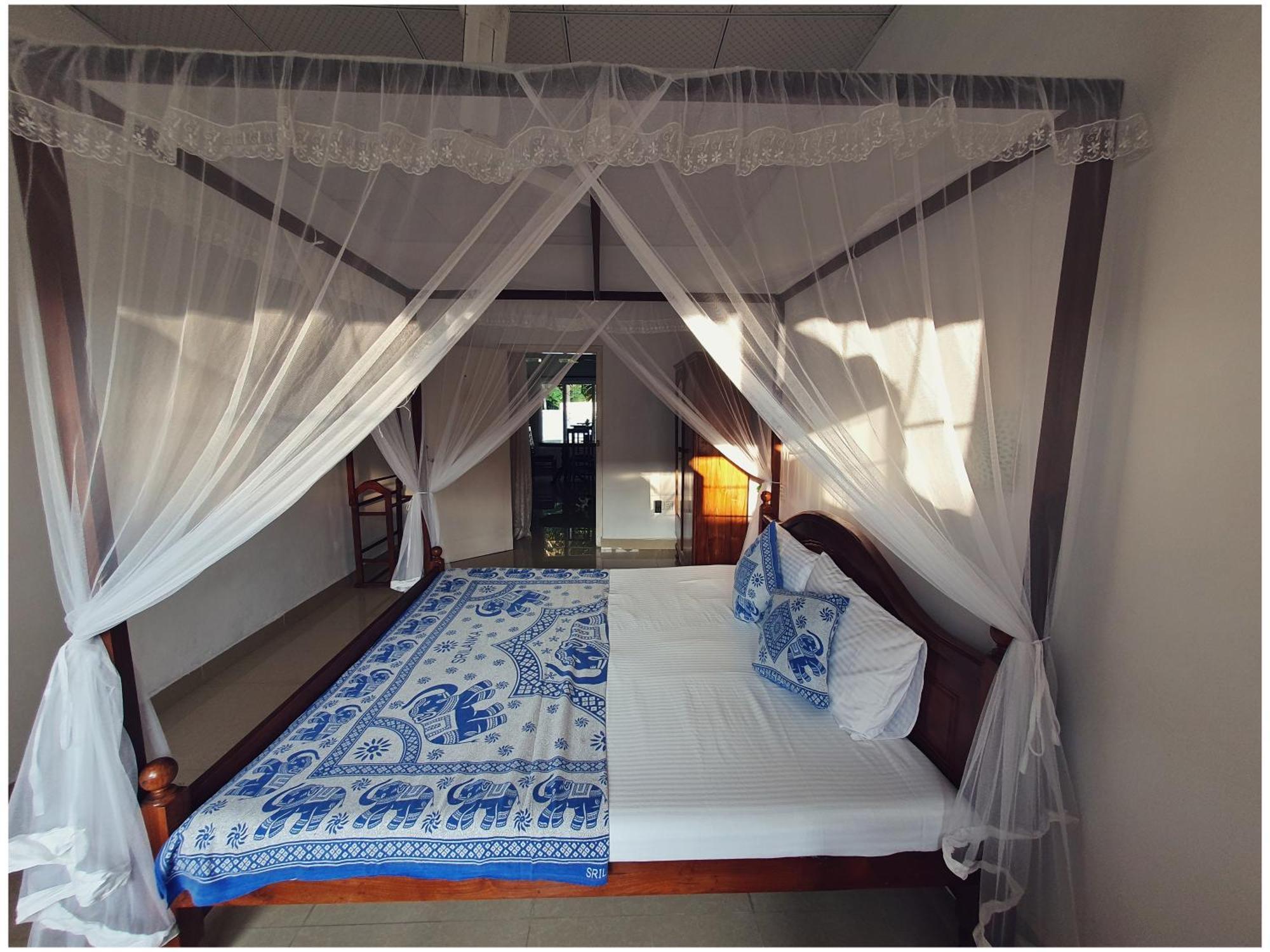 Sri Nimali Guesthouse Hikkaduwa Bagian luar foto